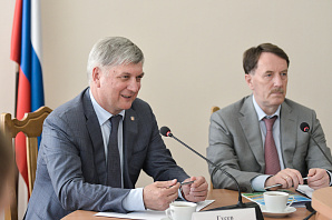 Губернатор Александр Гусев премировал себя и заместителей за верстку бюджета так же, как за вице-премьера Гордеева